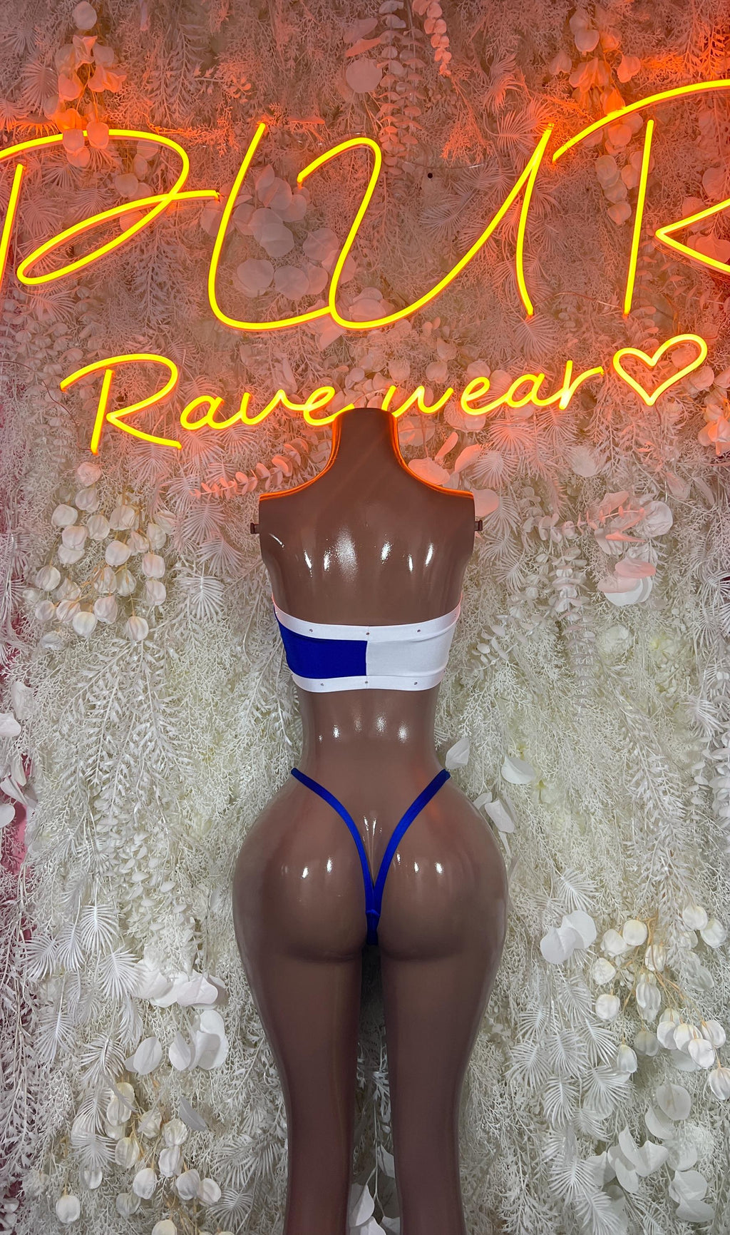 Flag-style bikini set in white and blue, triangle top and high-cut bottoms on mannequin
