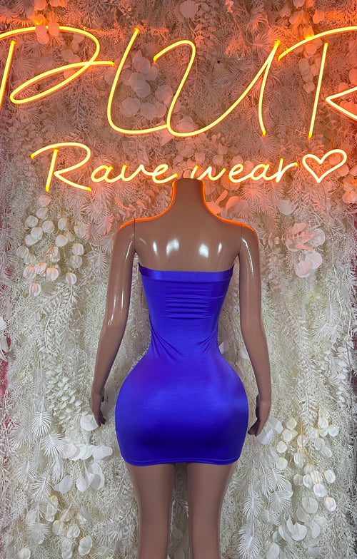 Blue bodycon mini dress with sweetheart neckline and ruched fitted bodice