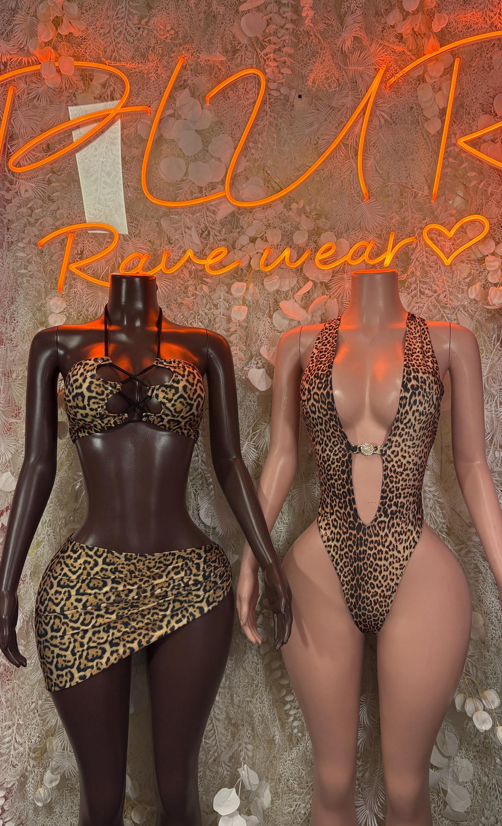 Leopard print mini skirt, front and back views, black high-waist edging