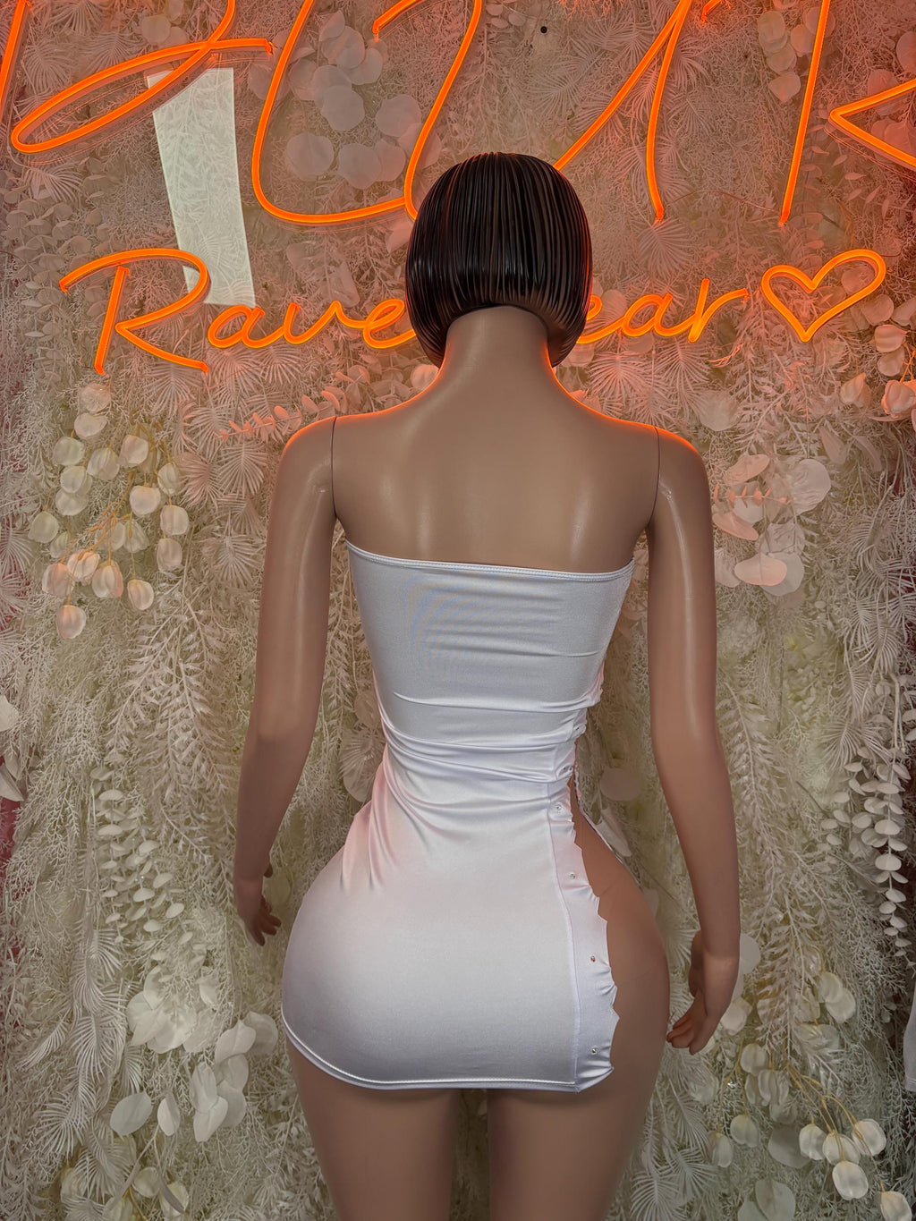 White strapless mini dress, ruched back and fitted bodycon cut