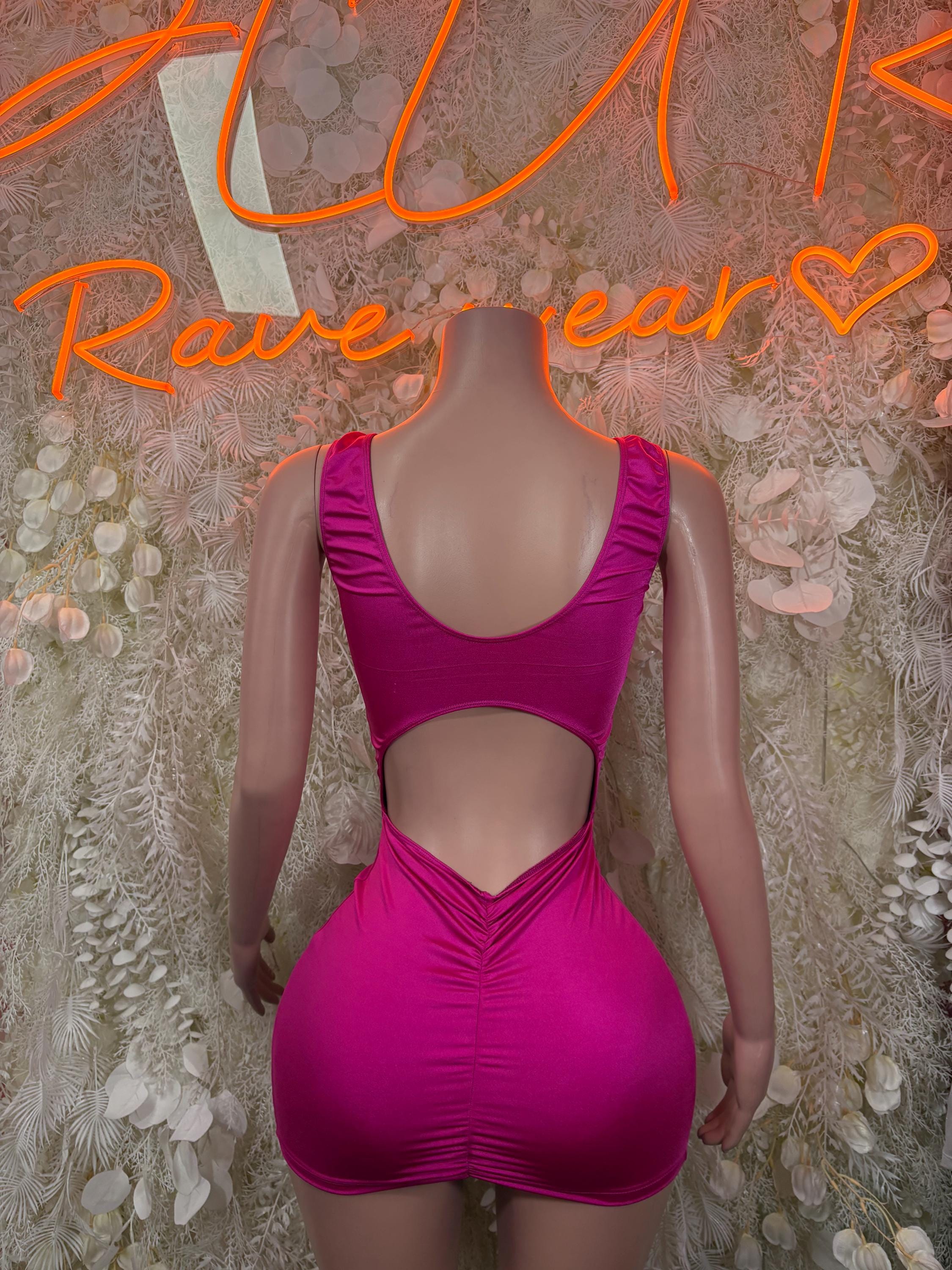 Magenta backless dancewear set with V-neck bralette and ruched mini skirt