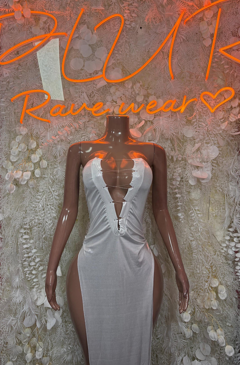White metallic fitted gown with sweetheart neckline and ruched waist detail