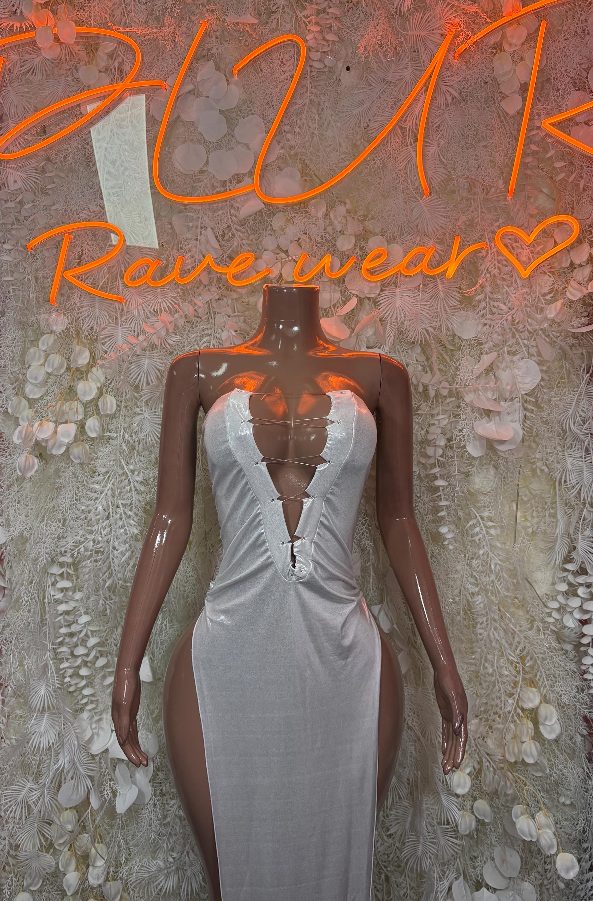 White metallic fitted gown with sweetheart neckline and ruched waist detail